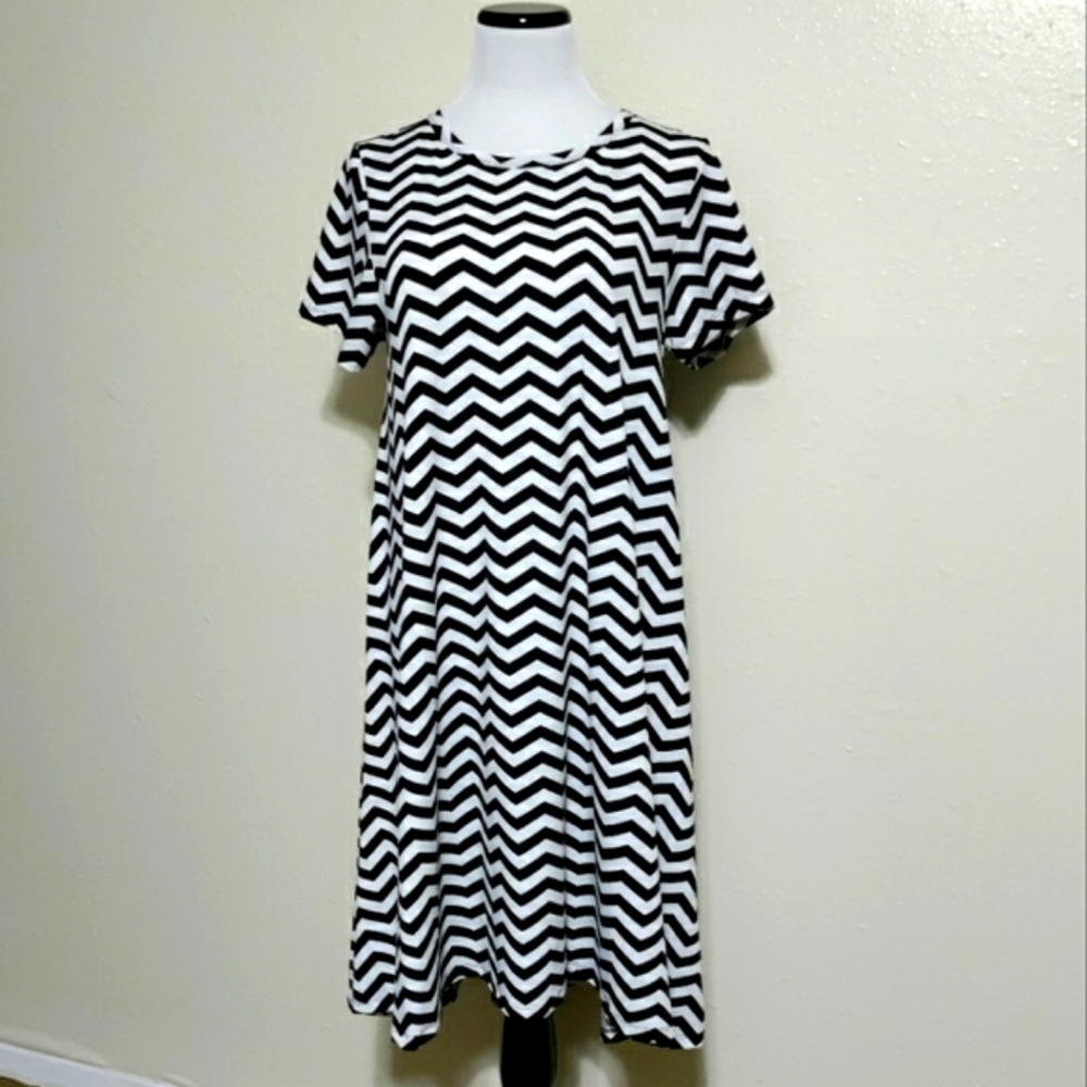 Black and White Chevron Printed Short Sleeve High Low Dress Size Large